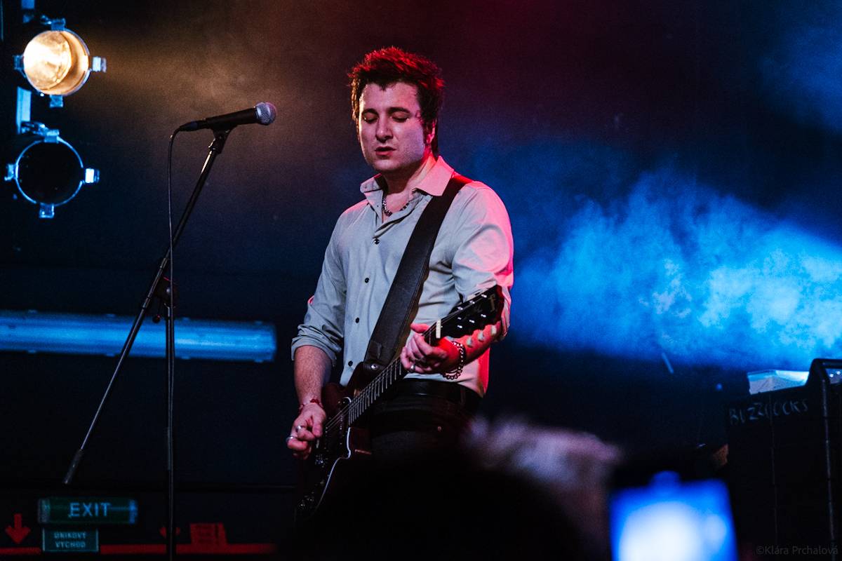 Buzzcocks slaví padesát let na scéně, brněnskou Flédu provedli zásadními momenty své kariéry