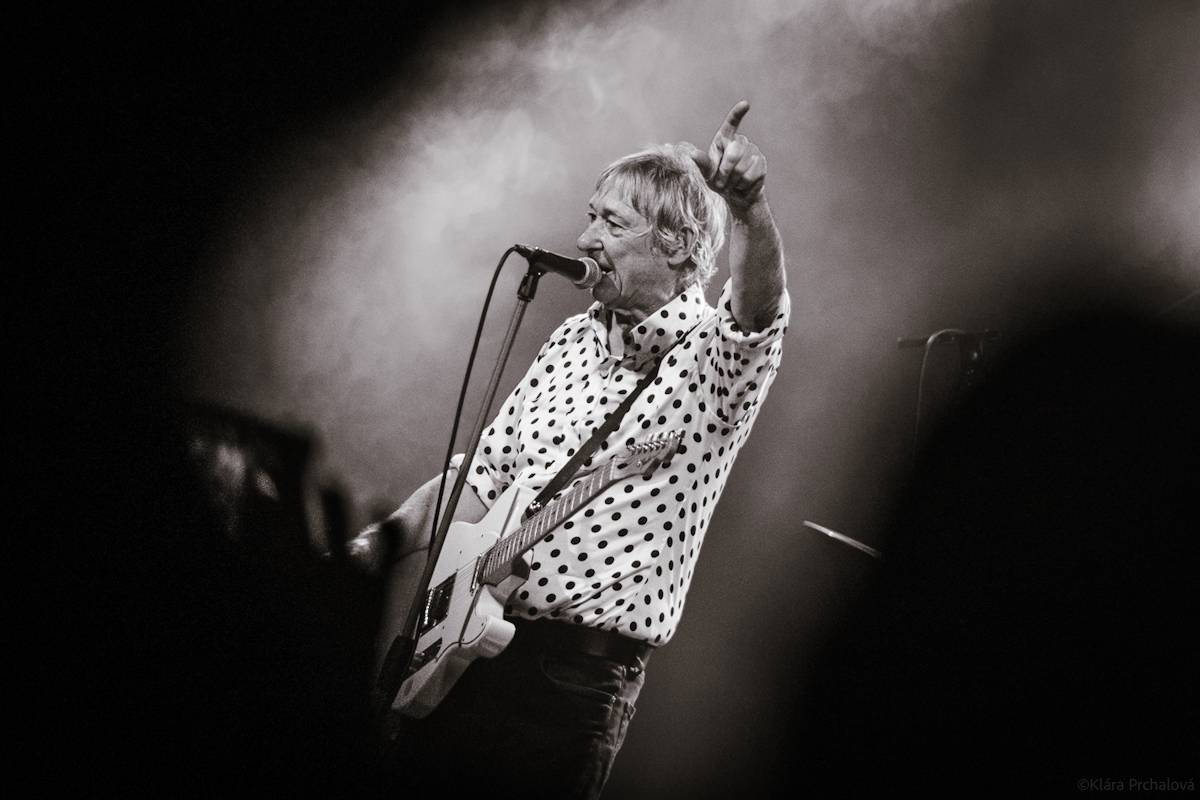 Buzzcocks slaví padesát let na scéně, brněnskou Flédu provedli zásadními momenty své kariéry