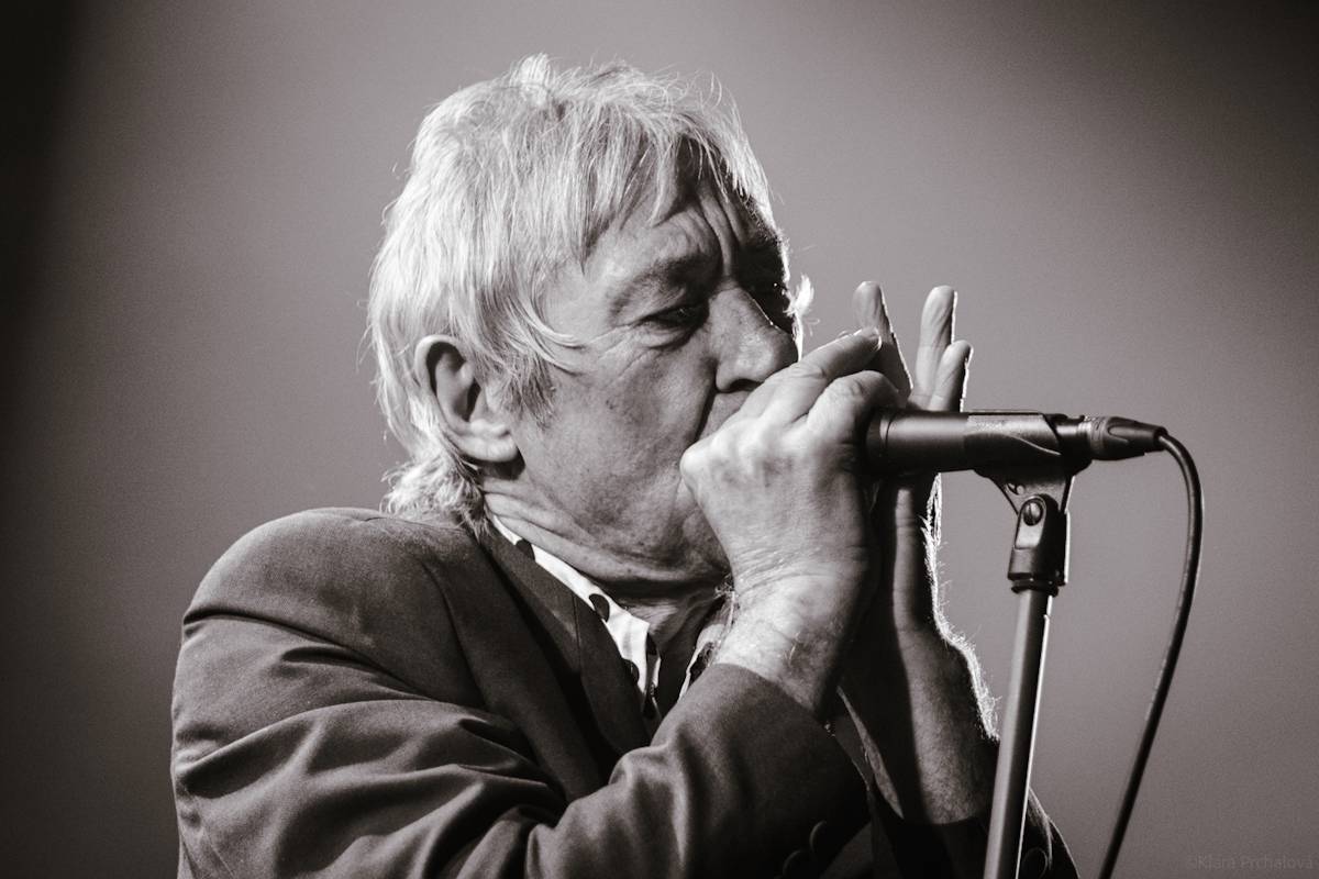 Buzzcocks slaví padesát let na scéně, brněnskou Flédu provedli zásadními momenty své kariéry