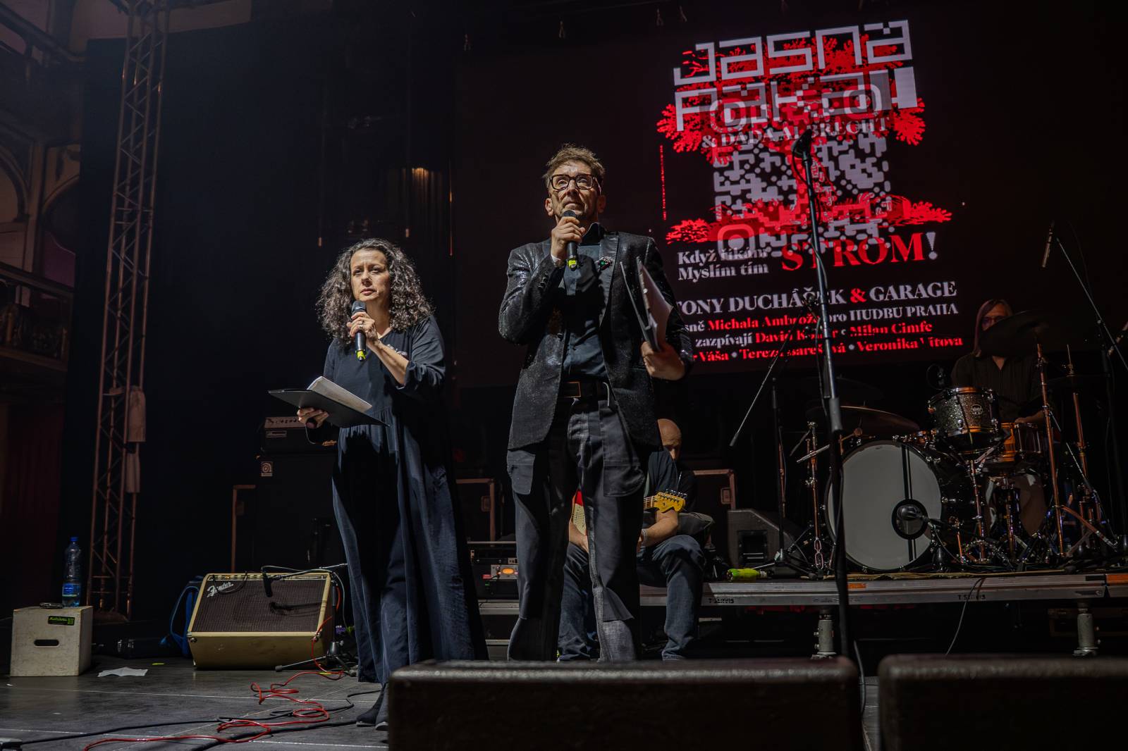 Jasná Páka a Hudba Praha bavily fanoušky téměř do půlnoci, v Lucerně vzpomínaly na Michala Ambrože