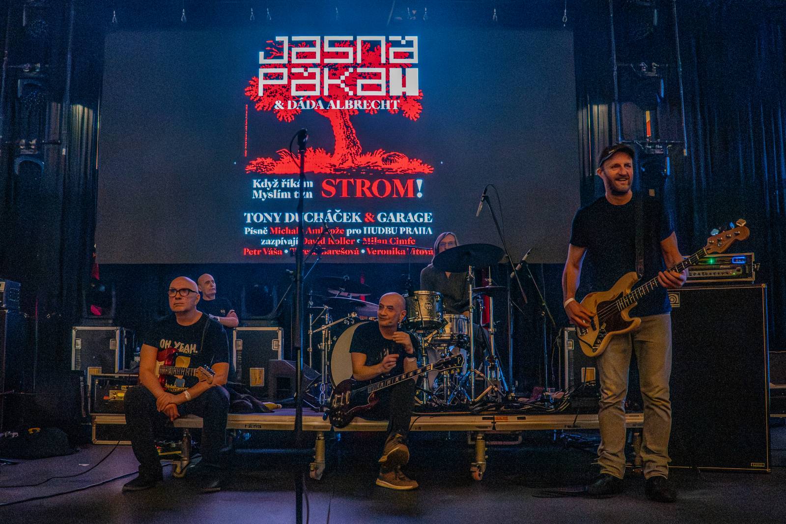 Jasná Páka a Hudba Praha bavily fanoušky téměř do půlnoci, v Lucerně vzpomínaly na Michala Ambrože