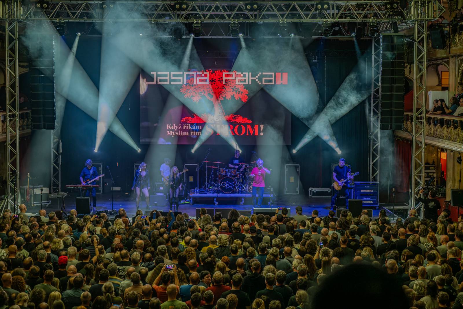 Jasná Páka a Hudba Praha bavily fanoušky téměř do půlnoci, v Lucerně vzpomínaly na Michala Ambrože