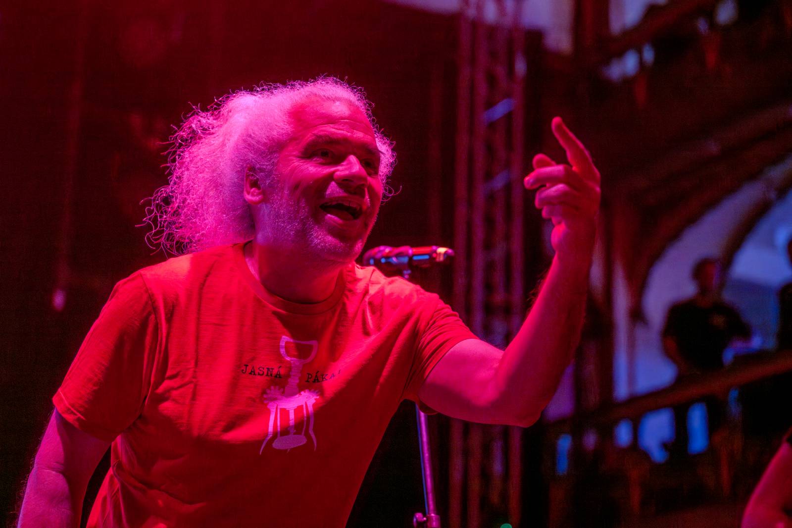 Jasná Páka a Hudba Praha bavily fanoušky téměř do půlnoci, v Lucerně vzpomínaly na Michala Ambrože