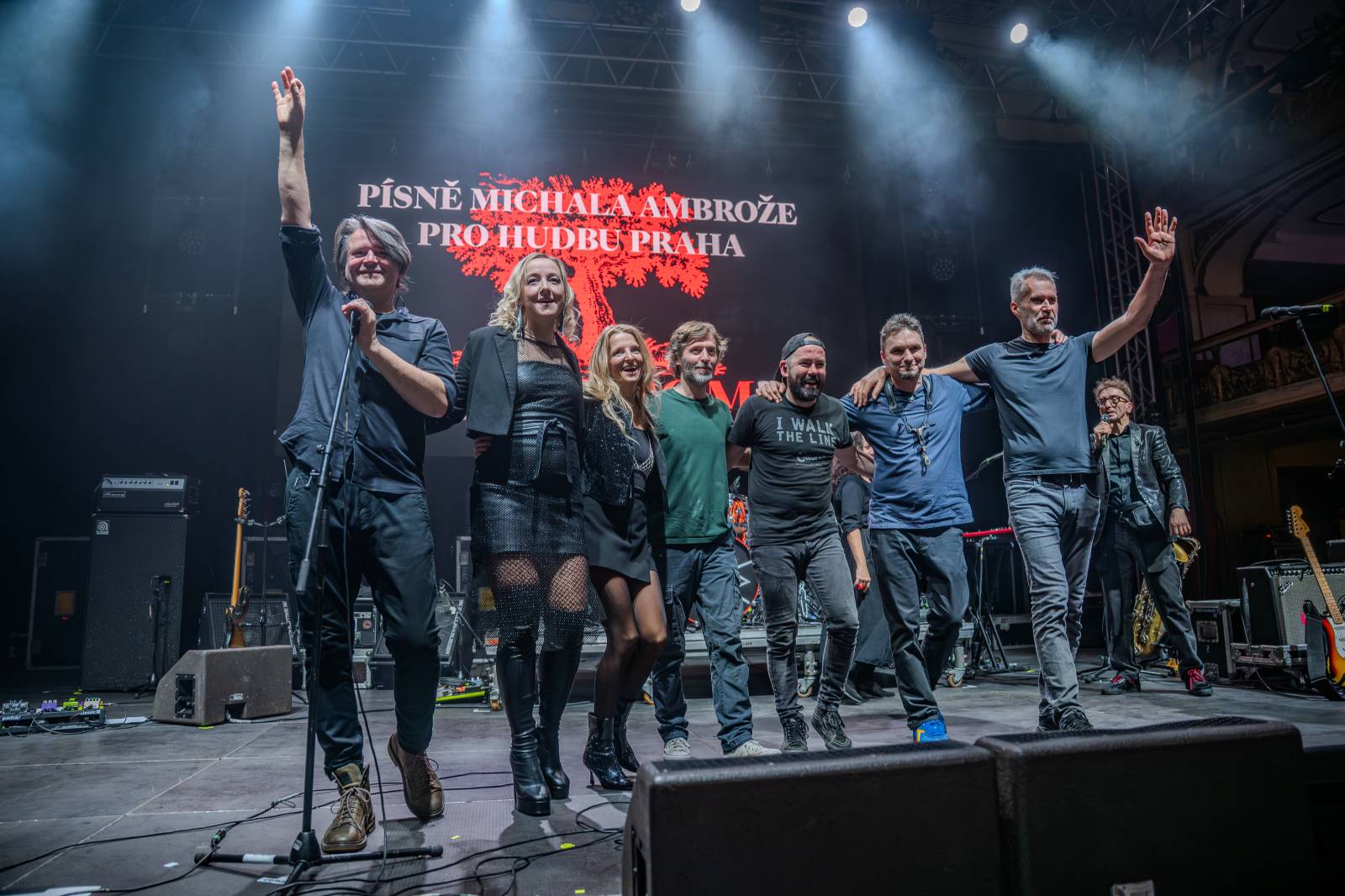 Jasná Páka a Hudba Praha bavily fanoušky téměř do půlnoci, v Lucerně vzpomínaly na Michala Ambrože