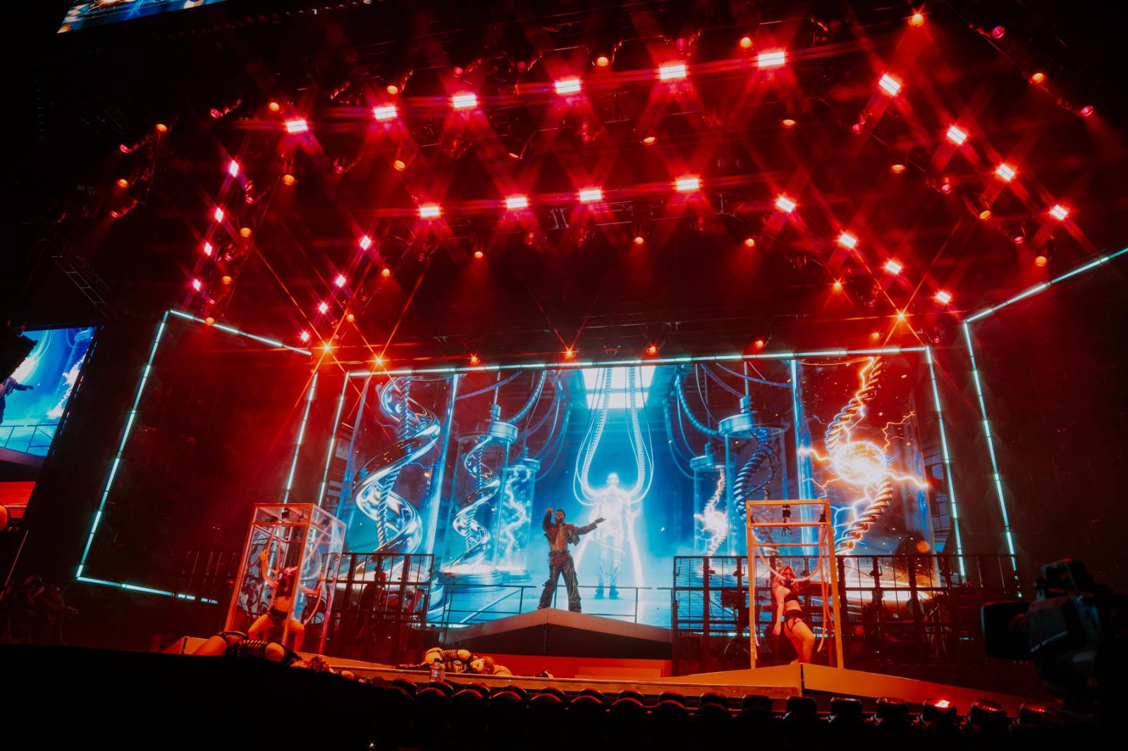 Jason Derulo se vrátil do Prahy. Pro fanoušky si připravil show plnou tance, která zvedla fanoušky ze sedadel