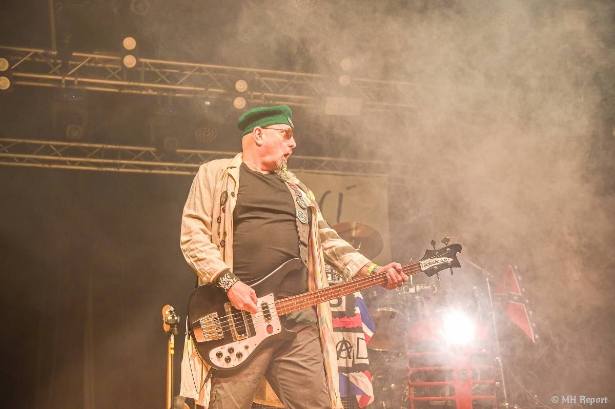 Visací zámek přivezl do plzeňské Šeříkovky Kroniku punku. Fanoušky provedl celou svou tvorbou