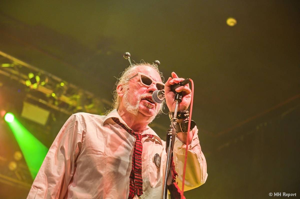 Visací zámek přivezl do plzeňské Šeříkovky Kroniku punku. Fanoušky provedl celou svou tvorbou