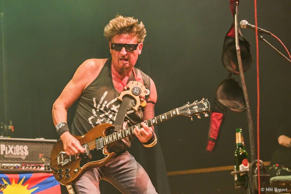 Visací zámek přivezl do plzeňské Šeříkovky Kroniku punku. Fanoušky provedl celou svou tvorbou