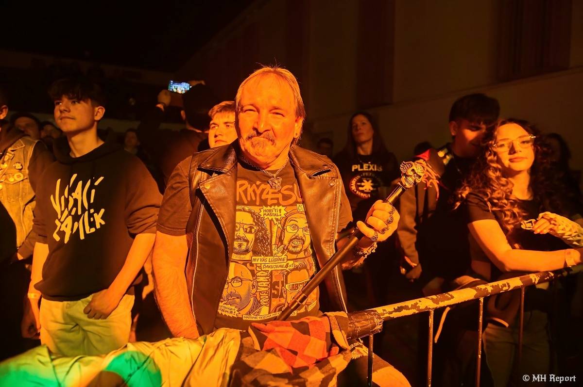 Visací zámek přivezl do plzeňské Šeříkovky Kroniku punku. Fanoušky provedl celou svou tvorbou