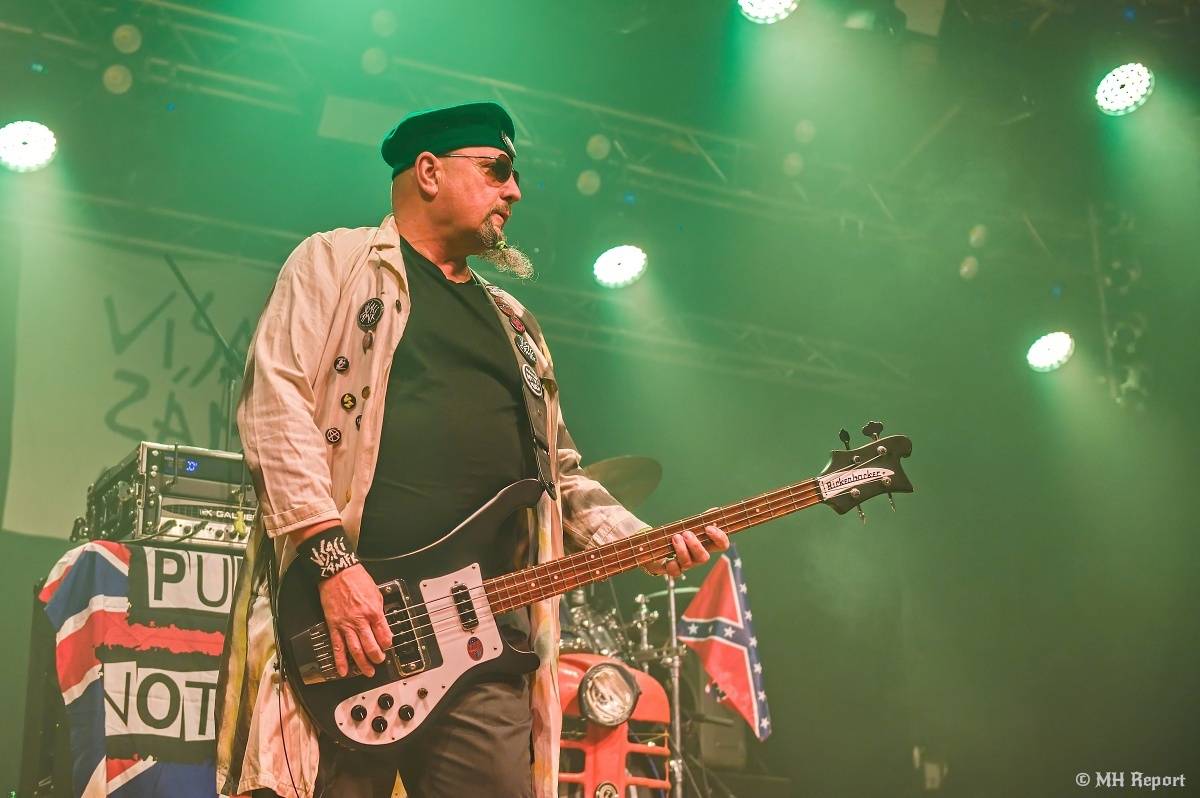 Visací zámek přivezl do plzeňské Šeříkovky Kroniku punku. Fanoušky provedl celou svou tvorbou