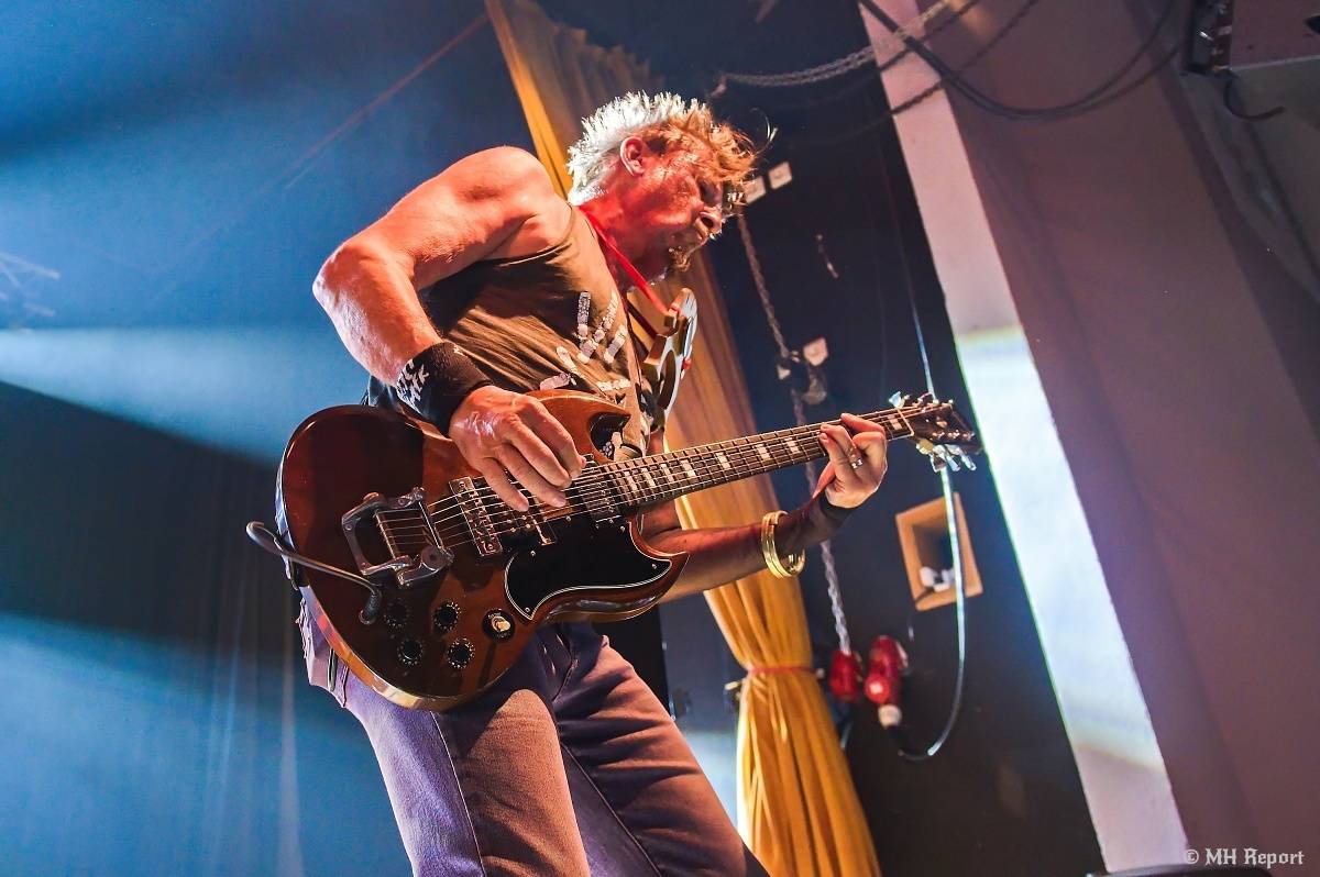 Visací zámek přivezl do plzeňské Šeříkovky Kroniku punku. Fanoušky provedl celou svou tvorbou