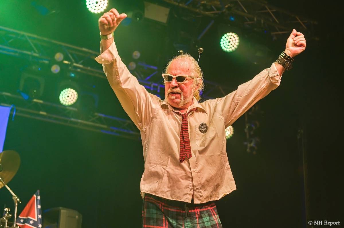 Visací zámek přivezl do plzeňské Šeříkovky Kroniku punku. Fanoušky provedl celou svou tvorbou