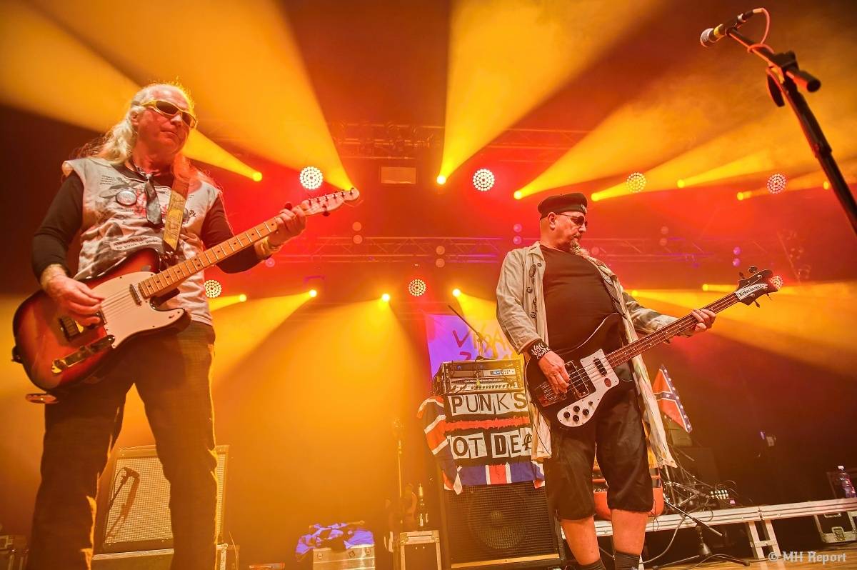 Visací zámek přivezl do plzeňské Šeříkovky Kroniku punku. Fanoušky provedl celou svou tvorbou