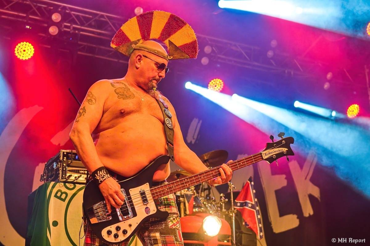 Visací zámek přivezl do plzeňské Šeříkovky Kroniku punku. Fanoušky provedl celou svou tvorbou