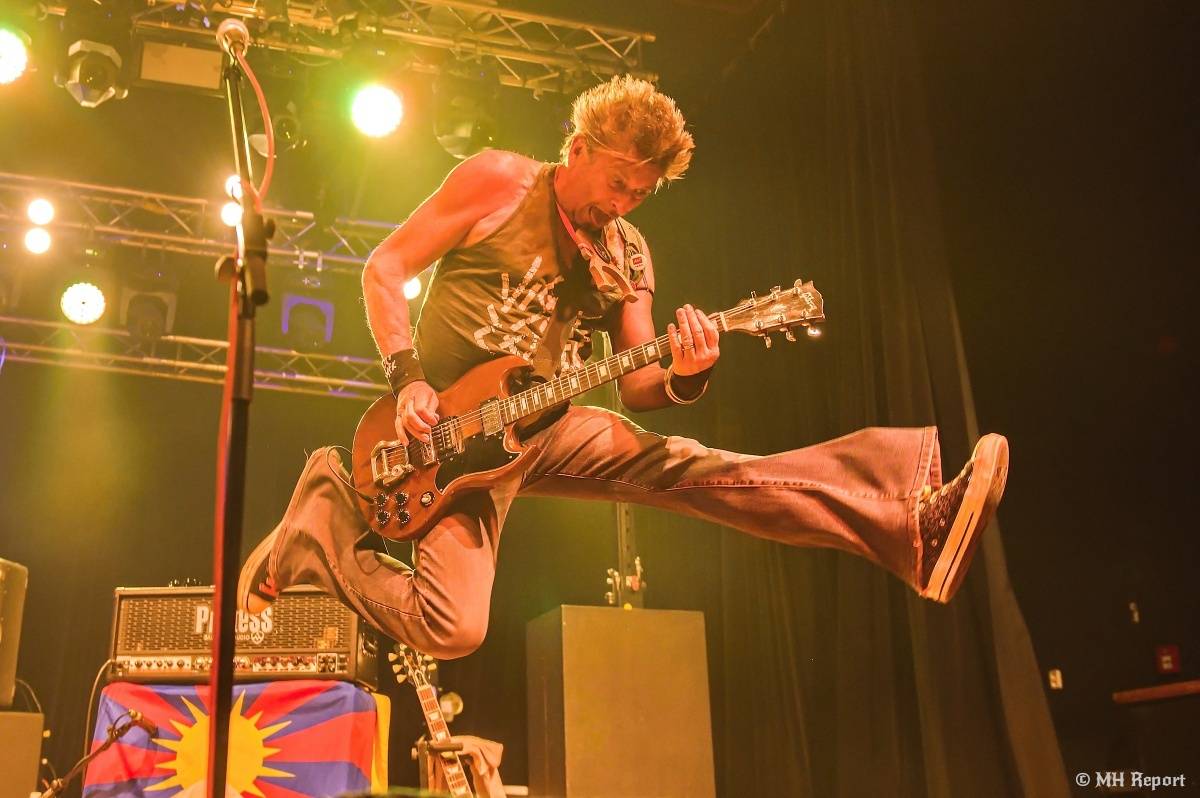 Visací zámek přivezl do plzeňské Šeříkovky Kroniku punku. Fanoušky provedl celou svou tvorbou