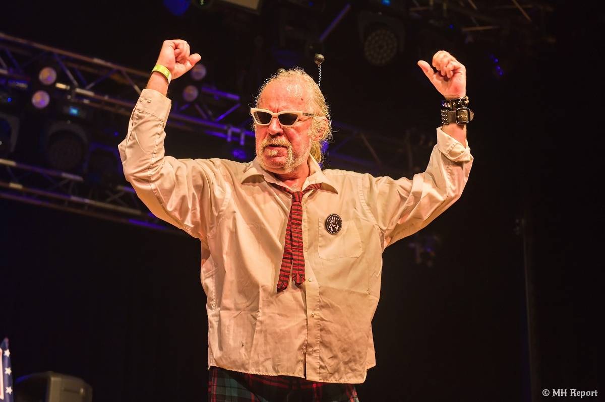 Visací zámek přivezl do plzeňské Šeříkovky Kroniku punku. Fanoušky provedl celou svou tvorbou