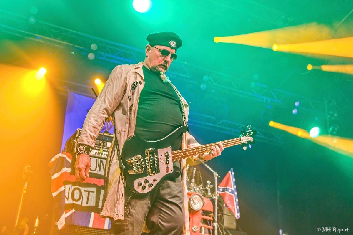 Visací zámek přivezl do plzeňské Šeříkovky Kroniku punku. Fanoušky provedl celou svou tvorbou