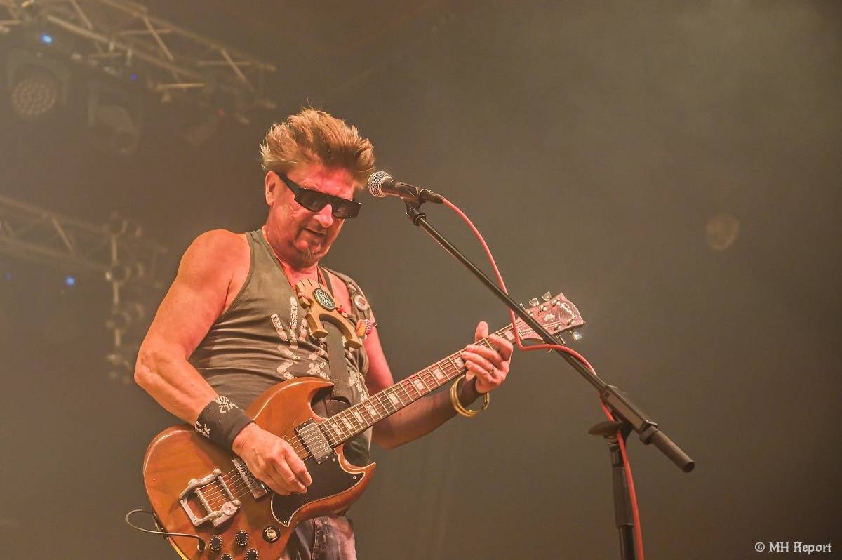 Visací zámek přivezl do plzeňské Šeříkovky Kroniku punku. Fanoušky provedl celou svou tvorbou