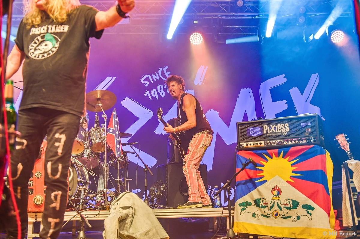 Visací zámek přivezl do plzeňské Šeříkovky Kroniku punku. Fanoušky provedl celou svou tvorbou