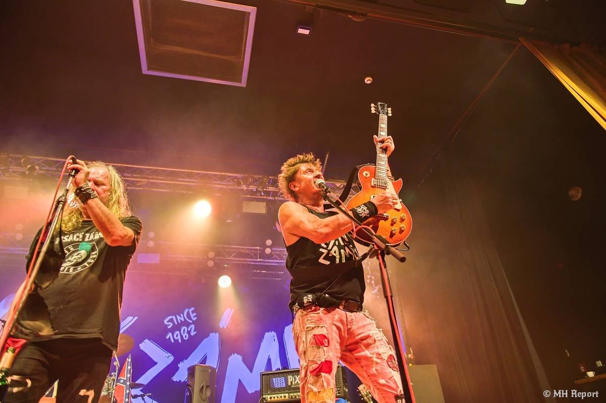 Visací zámek přivezl do plzeňské Šeříkovky Kroniku punku. Fanoušky provedl celou svou tvorbou