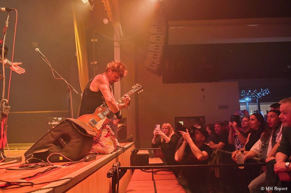 Visací zámek přivezl do plzeňské Šeříkovky Kroniku punku. Fanoušky provedl celou svou tvorbou