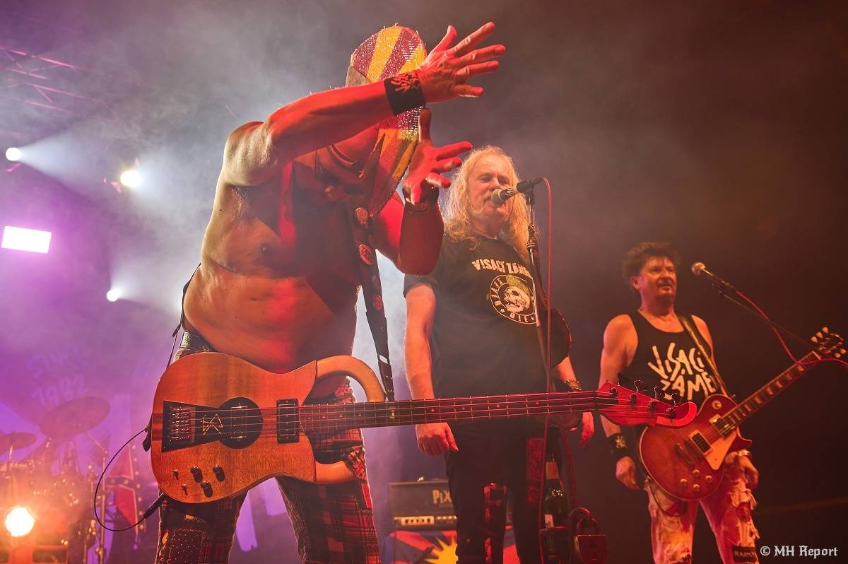 Visací zámek přivezl do plzeňské Šeříkovky Kroniku punku. Fanoušky provedl celou svou tvorbou