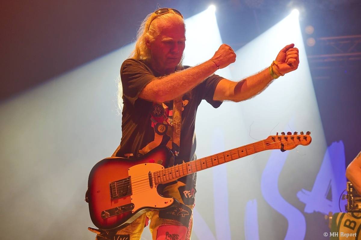 Visací zámek přivezl do plzeňské Šeříkovky Kroniku punku. Fanoušky provedl celou svou tvorbou