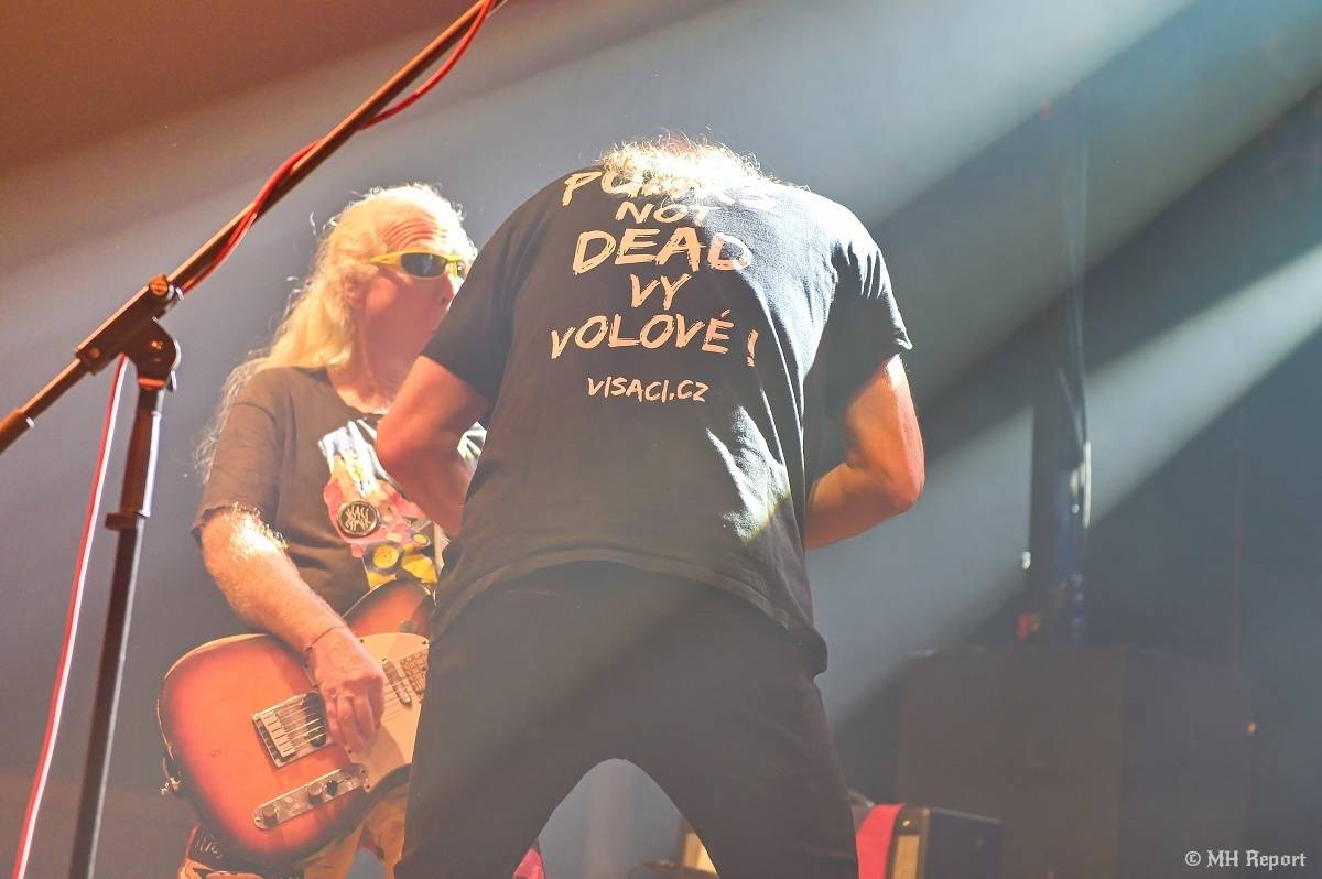 Visací zámek přivezl do plzeňské Šeříkovky Kroniku punku. Fanoušky provedl celou svou tvorbou