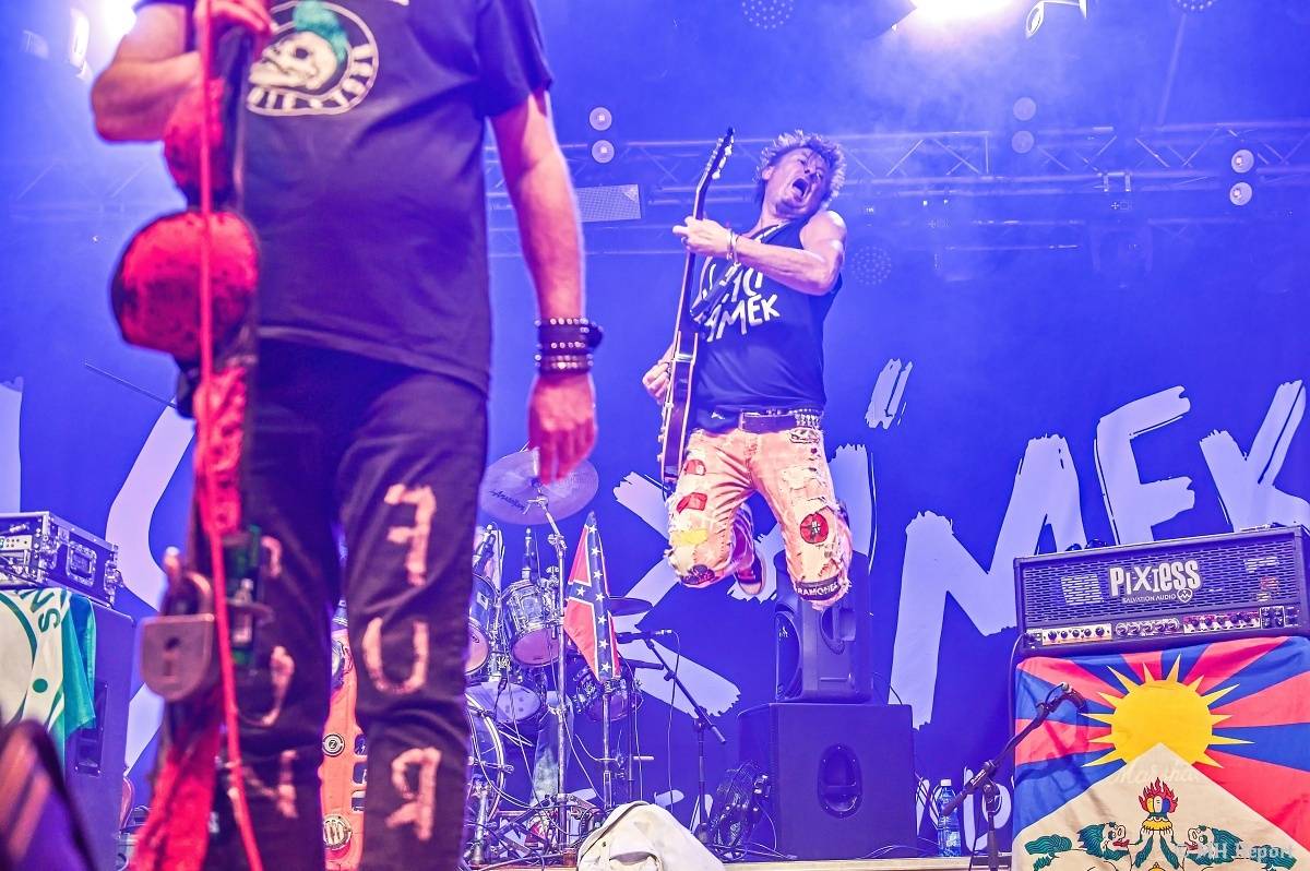 Visací zámek přivezl do plzeňské Šeříkovky Kroniku punku. Fanoušky provedl celou svou tvorbou