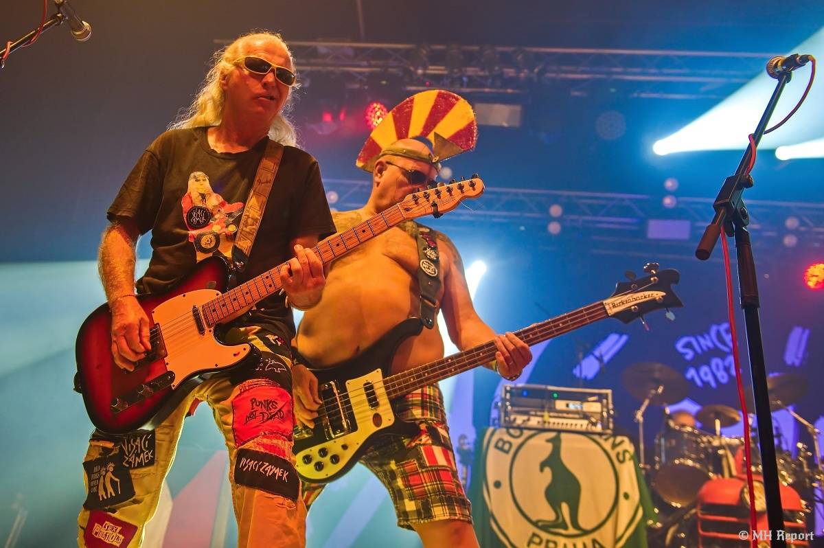 Visací zámek přivezl do plzeňské Šeříkovky Kroniku punku. Fanoušky provedl celou svou tvorbou