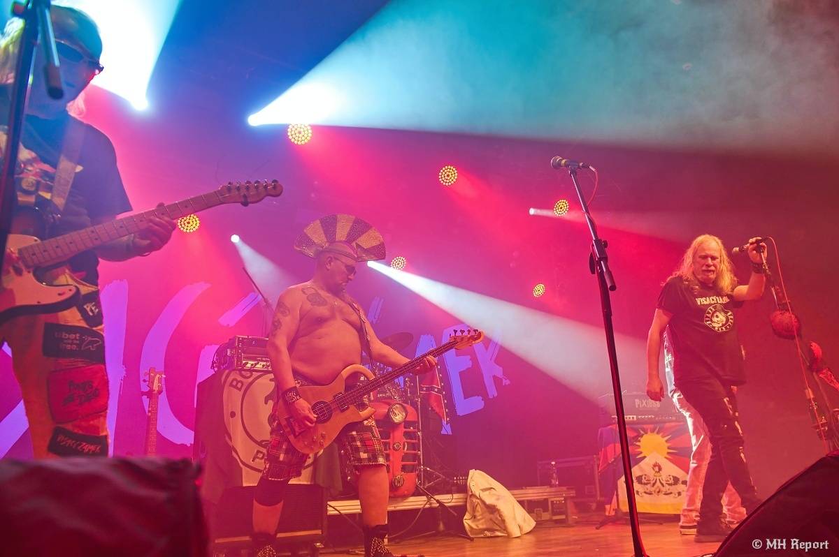 Visací zámek přivezl do plzeňské Šeříkovky Kroniku punku. Fanoušky provedl celou svou tvorbou