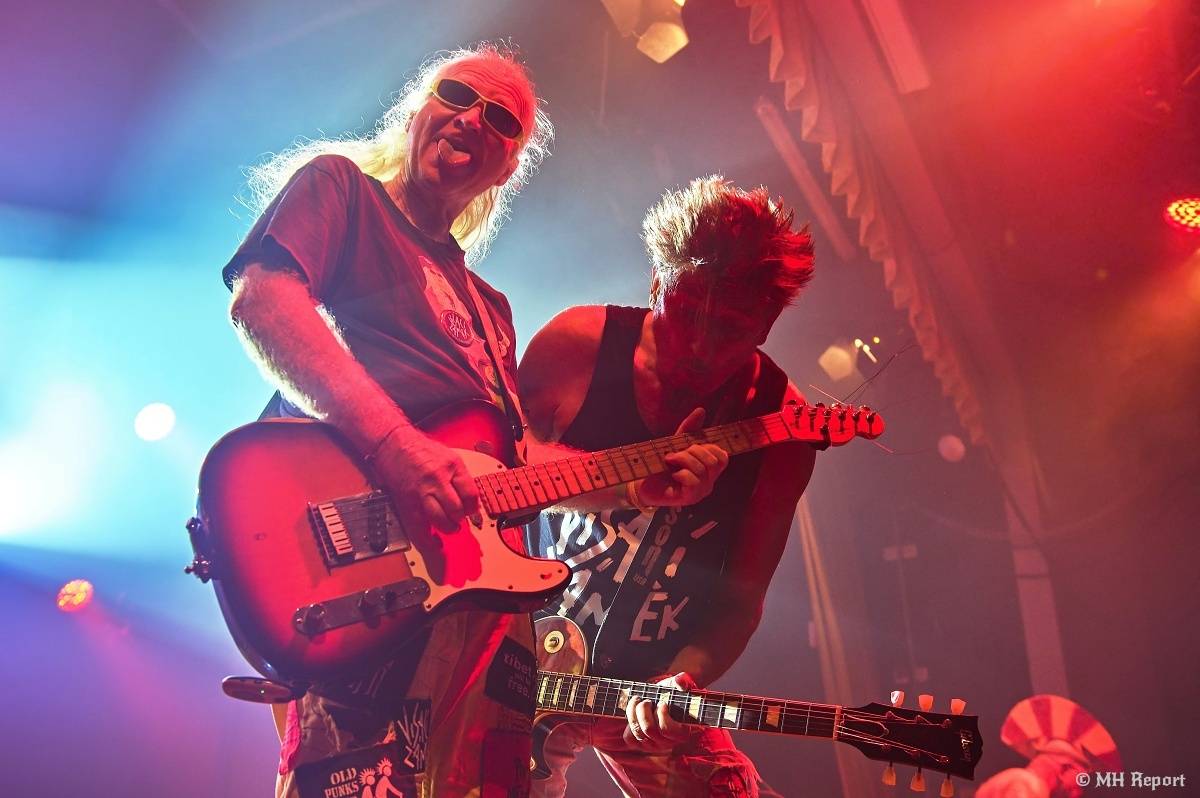 Visací zámek přivezl do plzeňské Šeříkovky Kroniku punku. Fanoušky provedl celou svou tvorbou