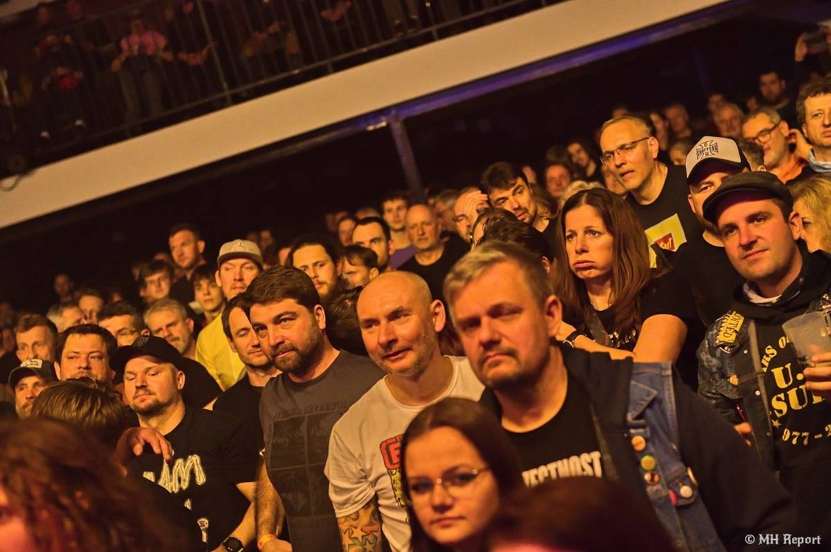 Visací zámek přivezl do plzeňské Šeříkovky Kroniku punku. Fanoušky provedl celou svou tvorbou