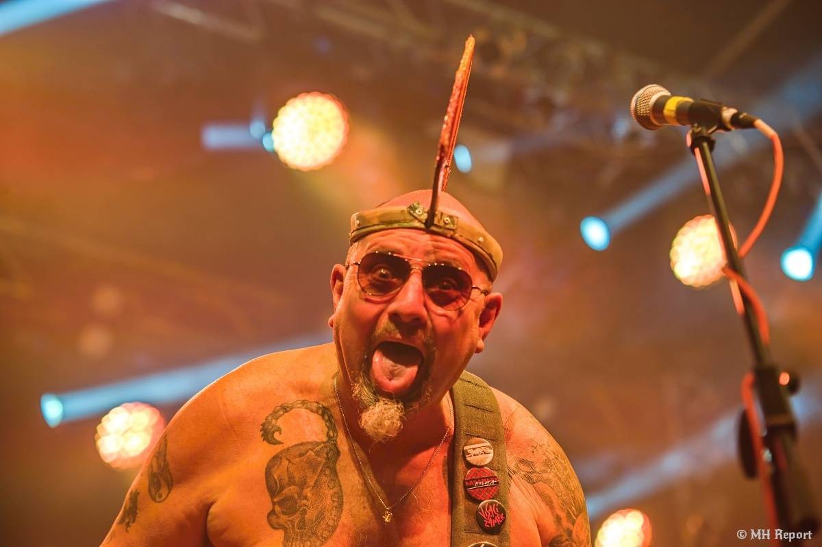 Visací zámek přivezl do plzeňské Šeříkovky Kroniku punku. Fanoušky provedl celou svou tvorbou