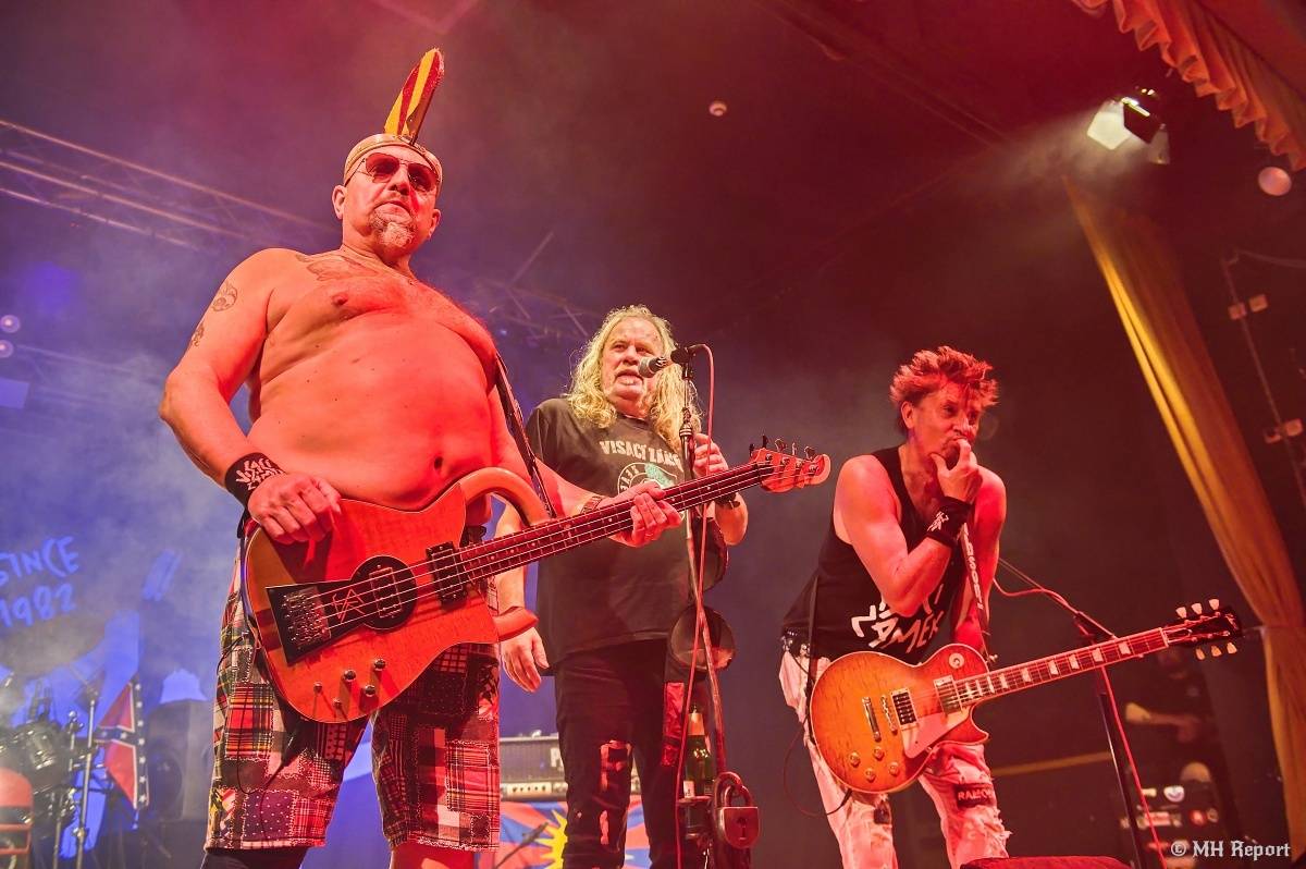 Visací zámek přivezl do plzeňské Šeříkovky Kroniku punku. Fanoušky provedl celou svou tvorbou