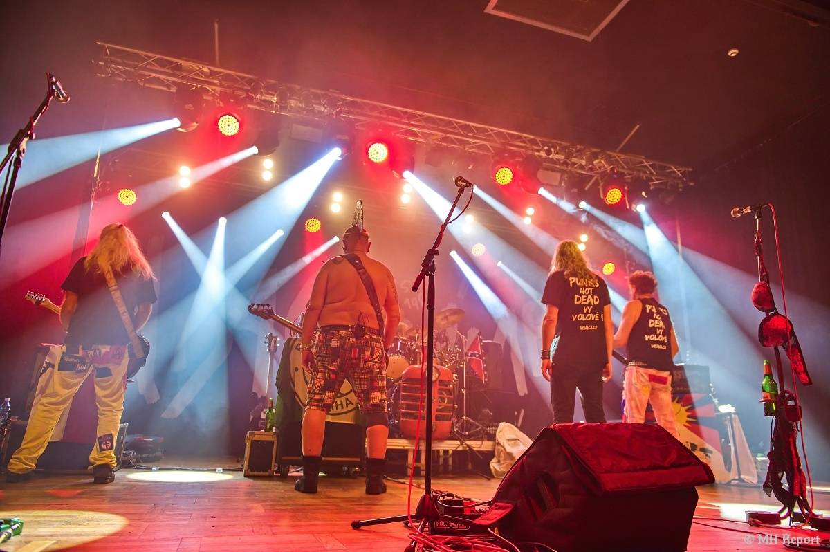 Visací zámek přivezl do plzeňské Šeříkovky Kroniku punku. Fanoušky provedl celou svou tvorbou