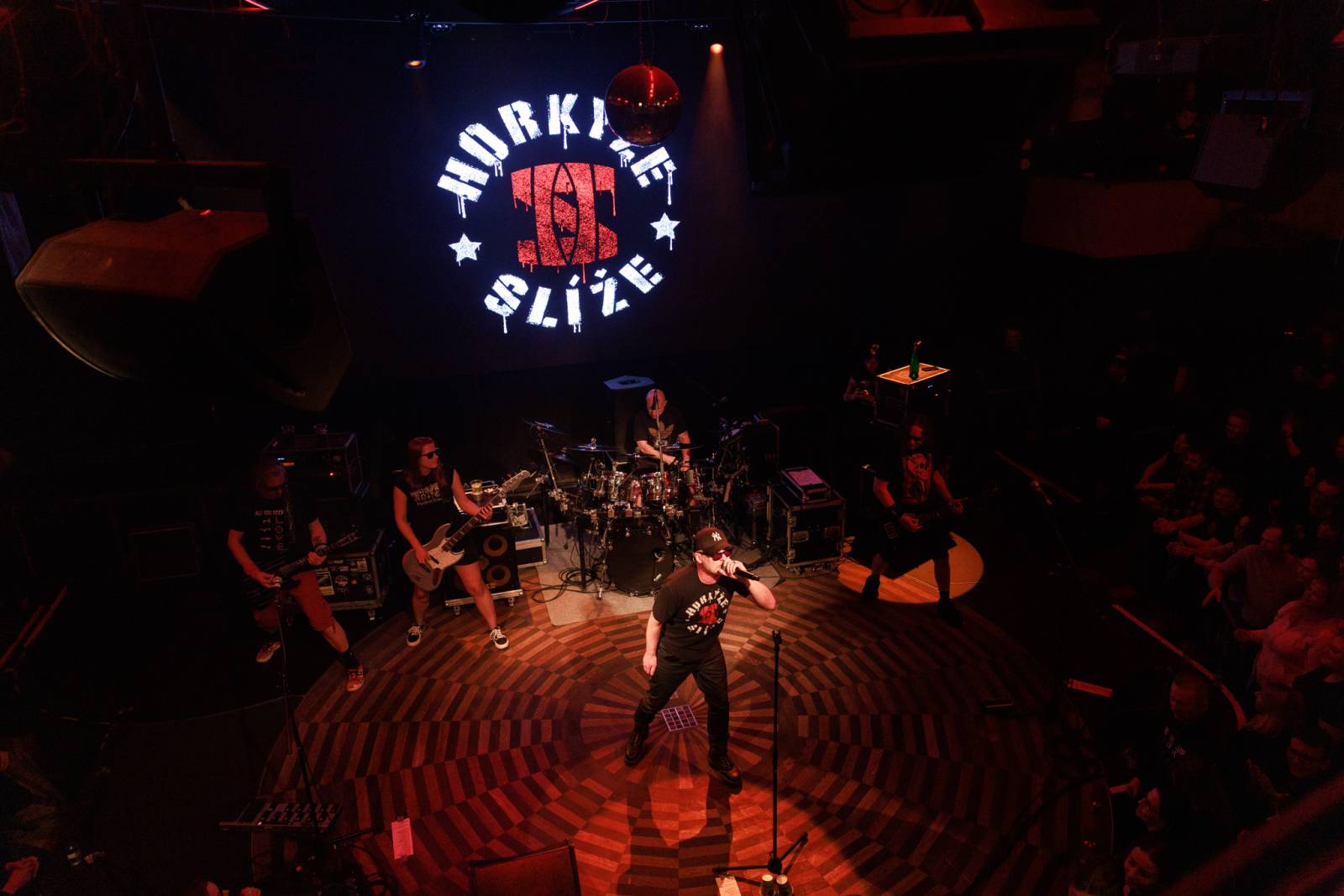 Horkýže Slíže opět vyprodali Lucerna Music Bar. Slovenská legenda předvedla v Praze energickou show