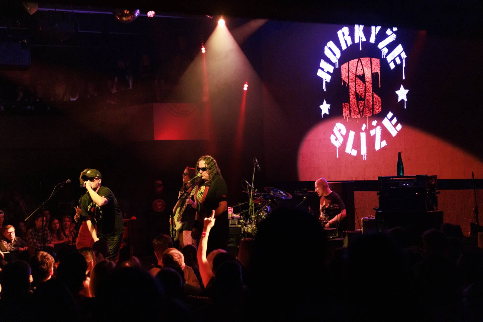 Horkýže Slíže opět vyprodali Lucerna Music Bar. Slovenská legenda předvedla v Praze energickou show