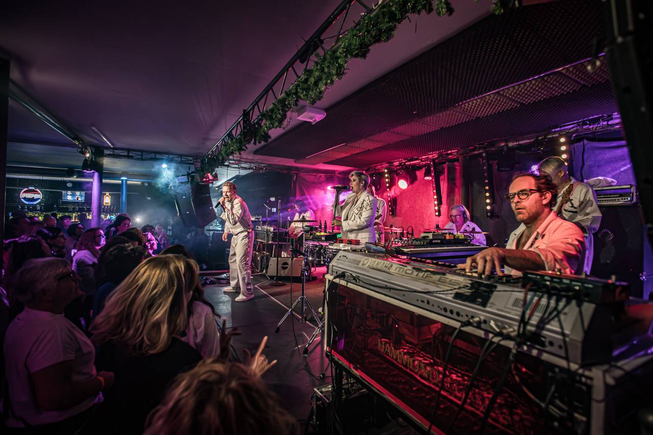 Holky, proberte se! Monkey Business se na jarním turné podívali i do Plzně