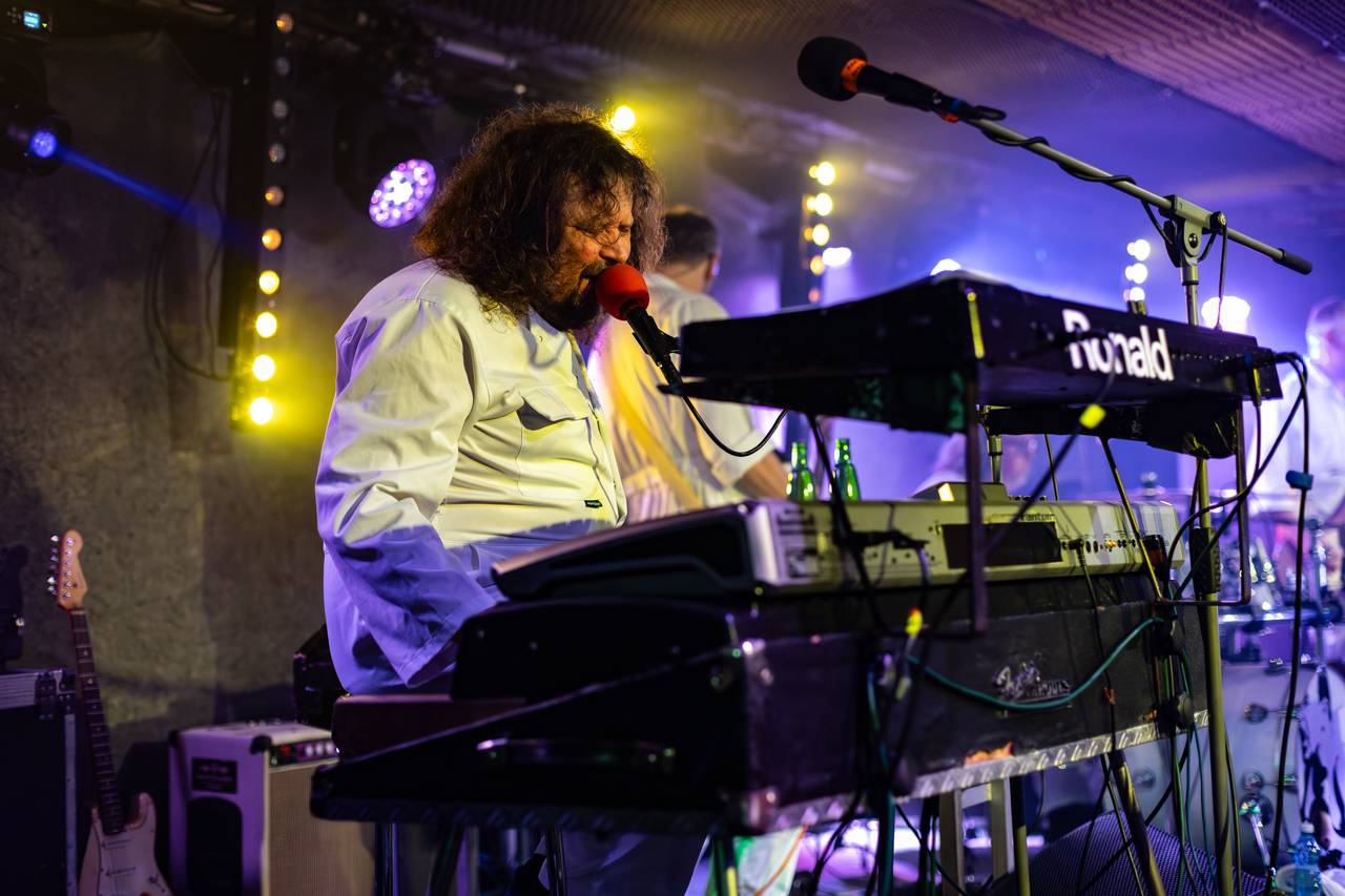 Holky, proberte se! Monkey Business se na jarním turné podívali i do Plzně