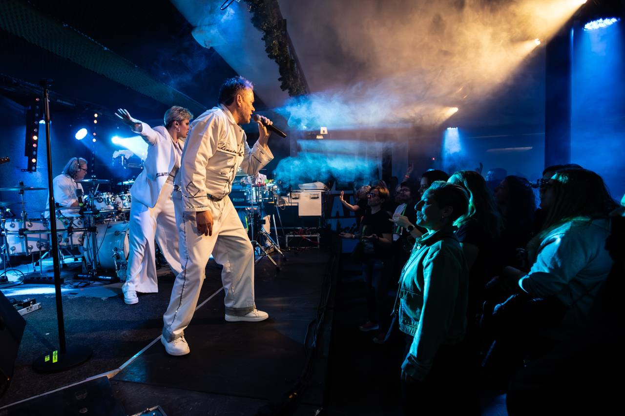 Holky, proberte se! Monkey Business se na jarním turné podívali i do Plzně