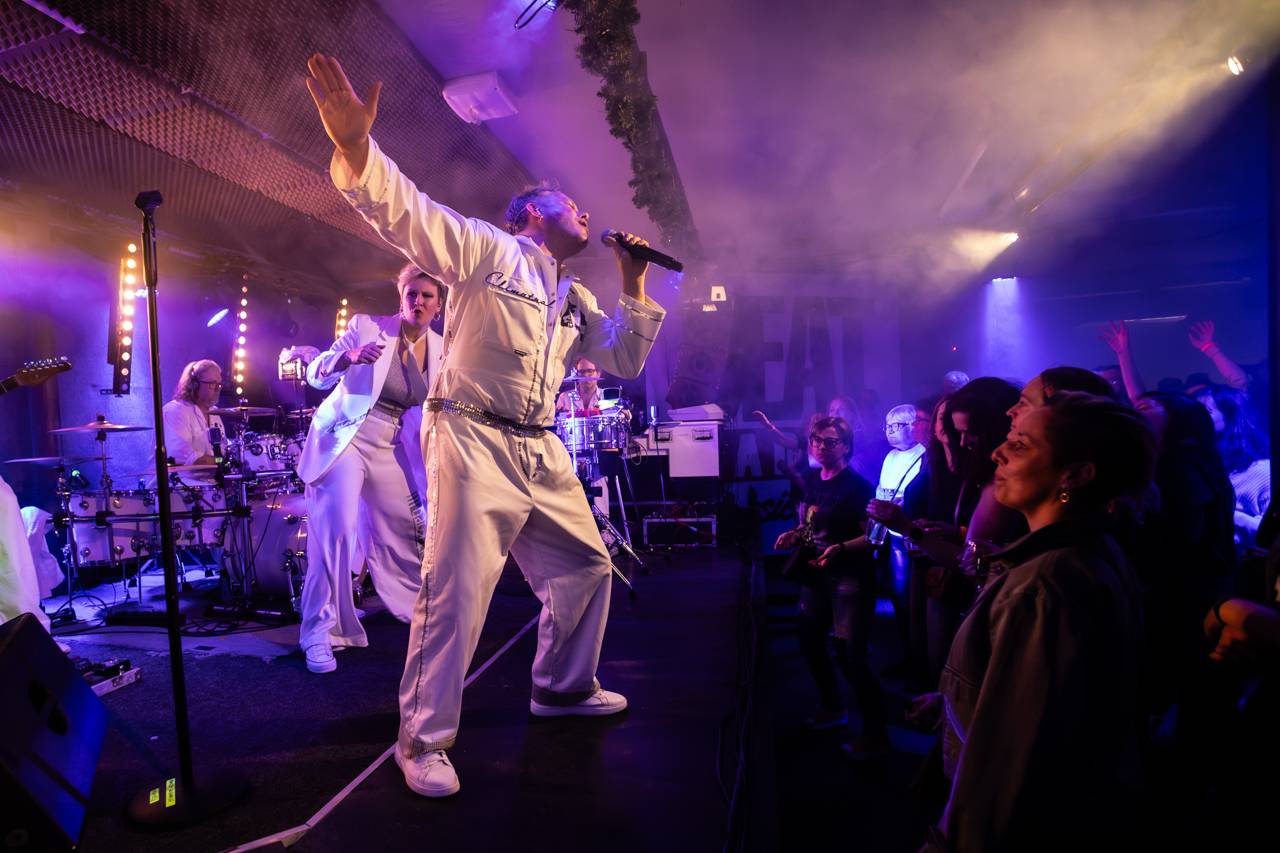 Holky, proberte se! Monkey Business se na jarním turné podívali i do Plzně