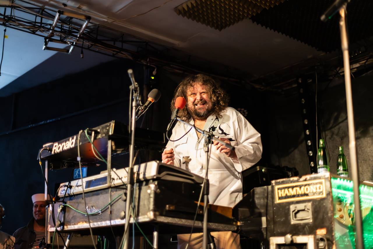 Holky, proberte se! Monkey Business se na jarním turné podívali i do Plzně