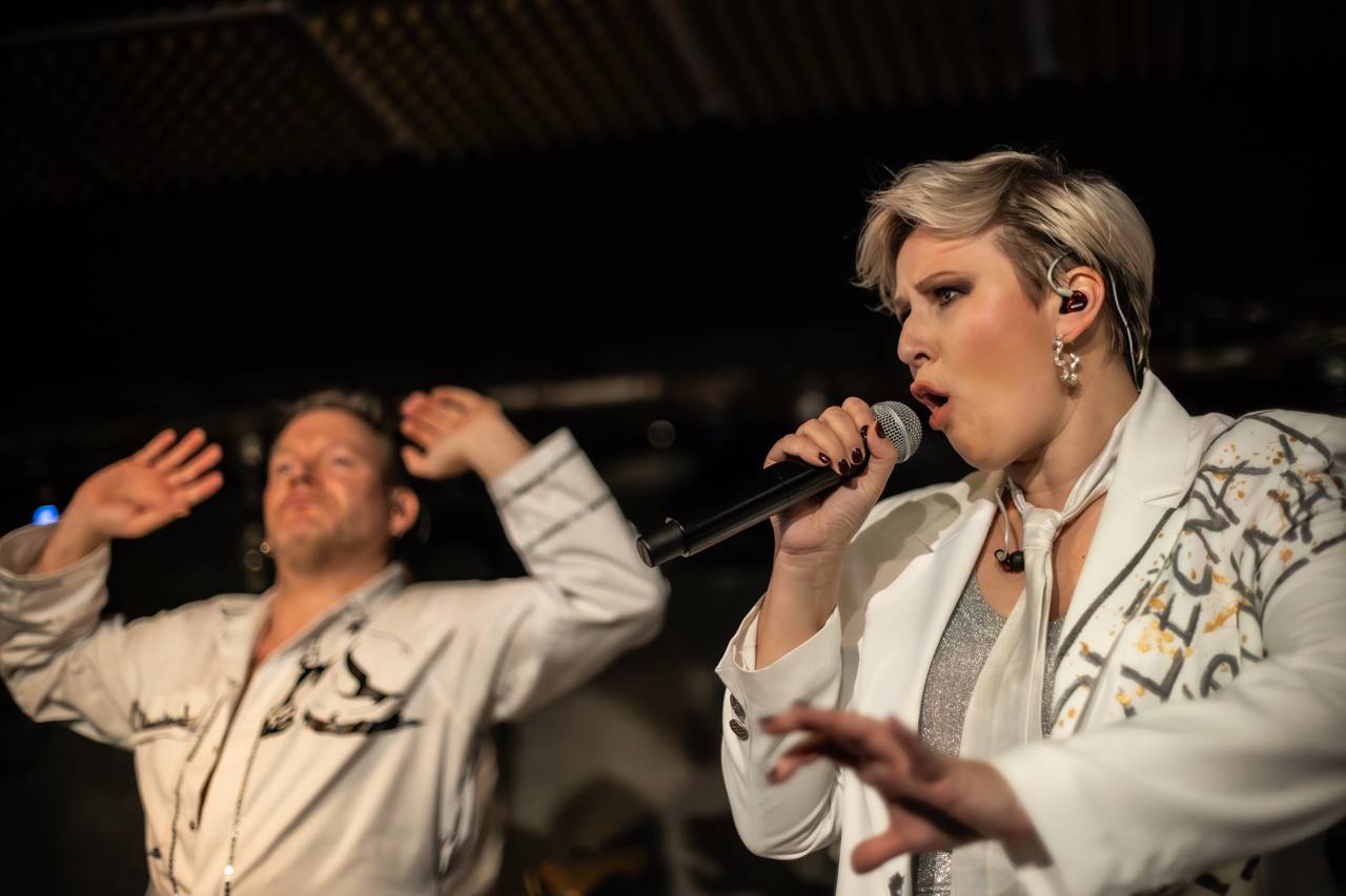 Holky, proberte se! Monkey Business se na jarním turné podívali i do Plzně