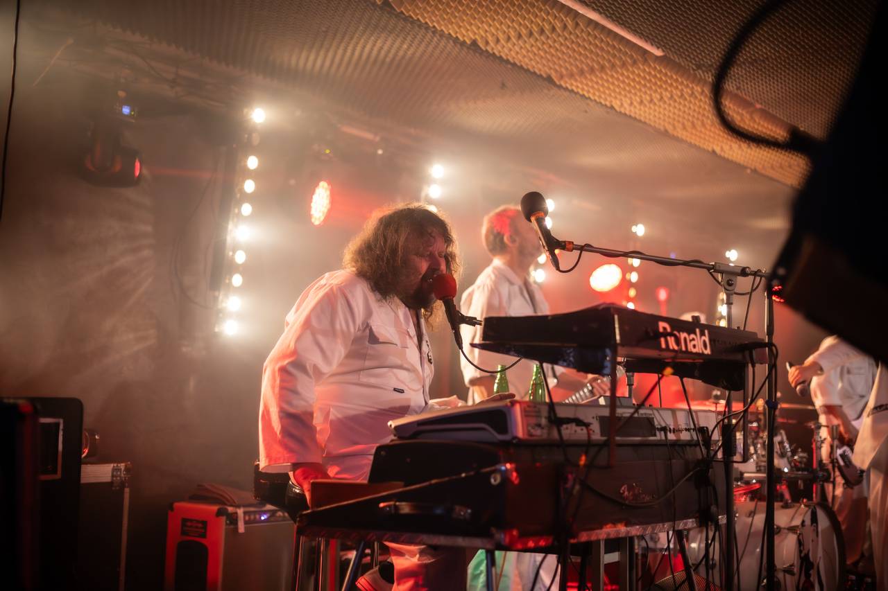 Holky, proberte se! Monkey Business se na jarním turné podívali i do Plzně