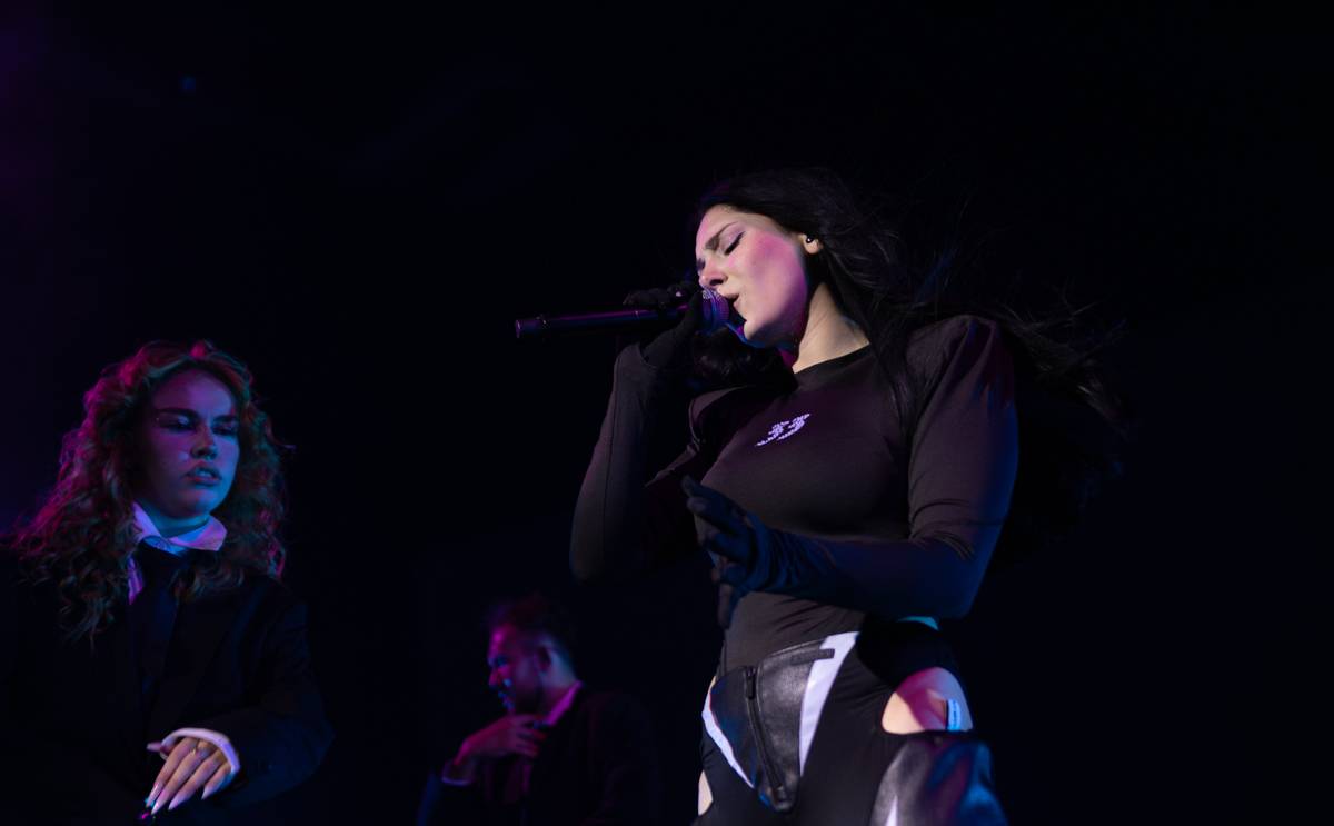 Pam Rabbit má za sebou životní show. Fanoušky ve Foru Karlín vzala do utopického světa