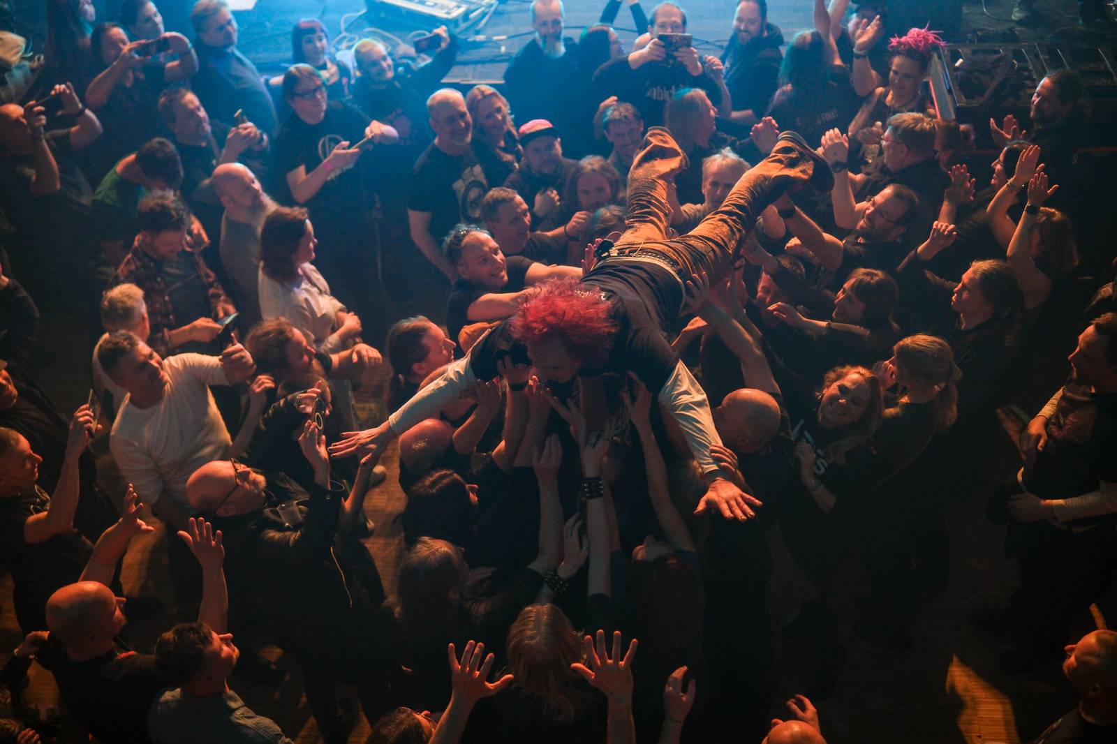 Waltari rozpoutali večer, na který se nezapomíná: crowdsurfing, tři přídavky a publikum v jednom rytmu