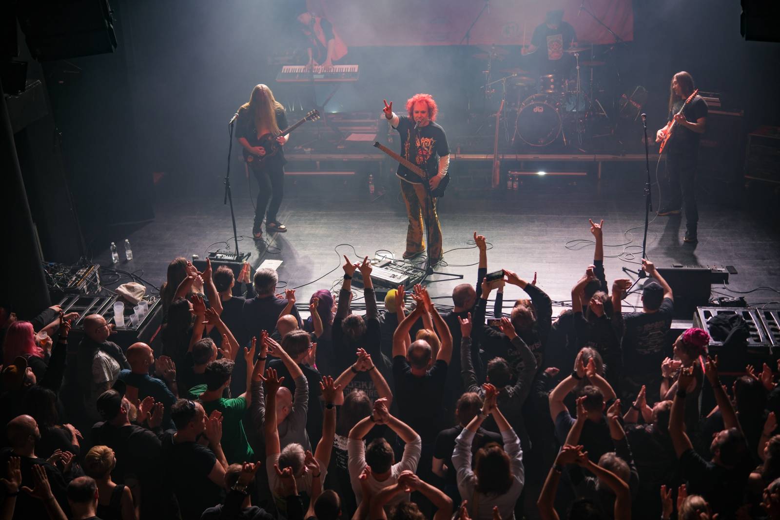 Waltari rozpoutali večer, na který se nezapomíná: crowdsurfing, tři přídavky a publikum v jednom rytmu