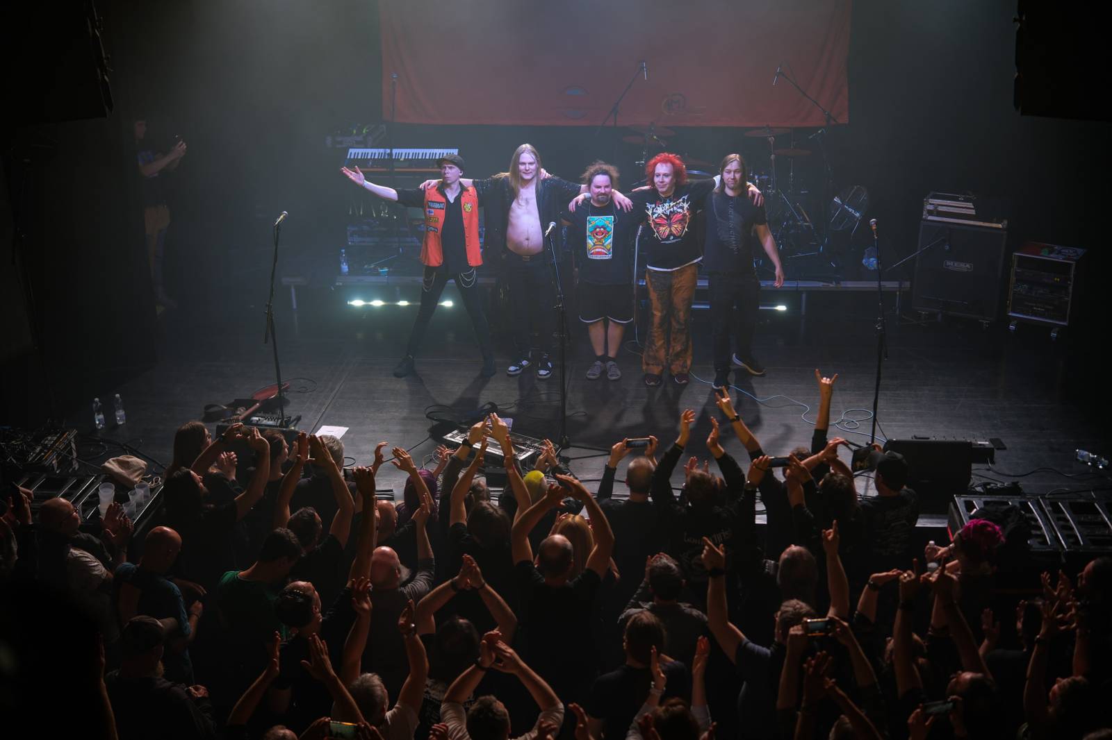 Waltari rozpoutali večer, na který se nezapomíná: crowdsurfing, tři přídavky a publikum v jednom rytmu