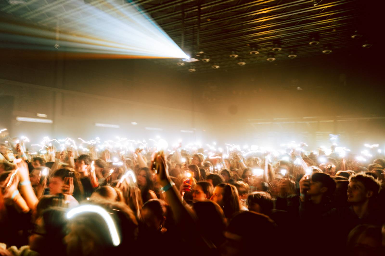 Mat213 a Gufrau s Victorem Kalem přivezli svou tour na Flédu v Brně, hostoval jim Rohony